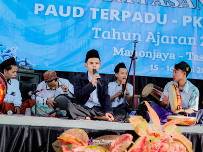 Penampilan Tim Hadroh Al-Fattah