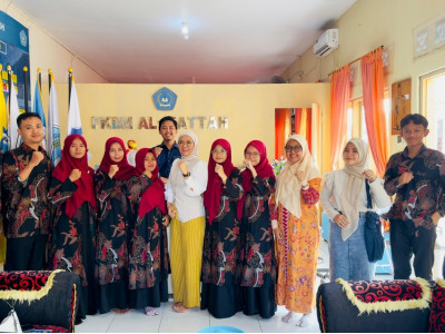 Foto Bersama Ibu Eva Sugiarti Kasubag Perpustakan Daerah Kab. Tasikmalaya