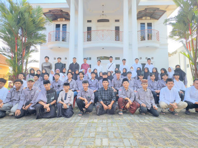 FOTO BERSAMA SETLAH PELAKSANAAN UPK  PAKET B & C TAHUN 2025